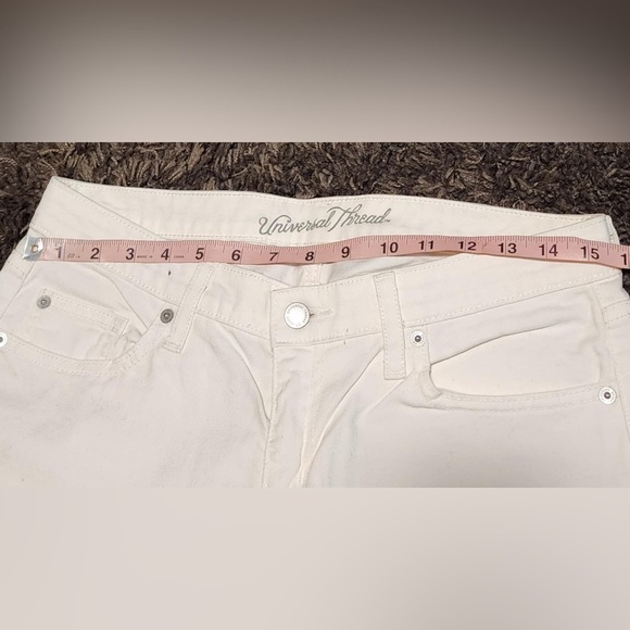 UNIVERSAL THREADS Women’s Size 6/28 Cropped White Denim Jeans Like New ** - Picture 3 of 6